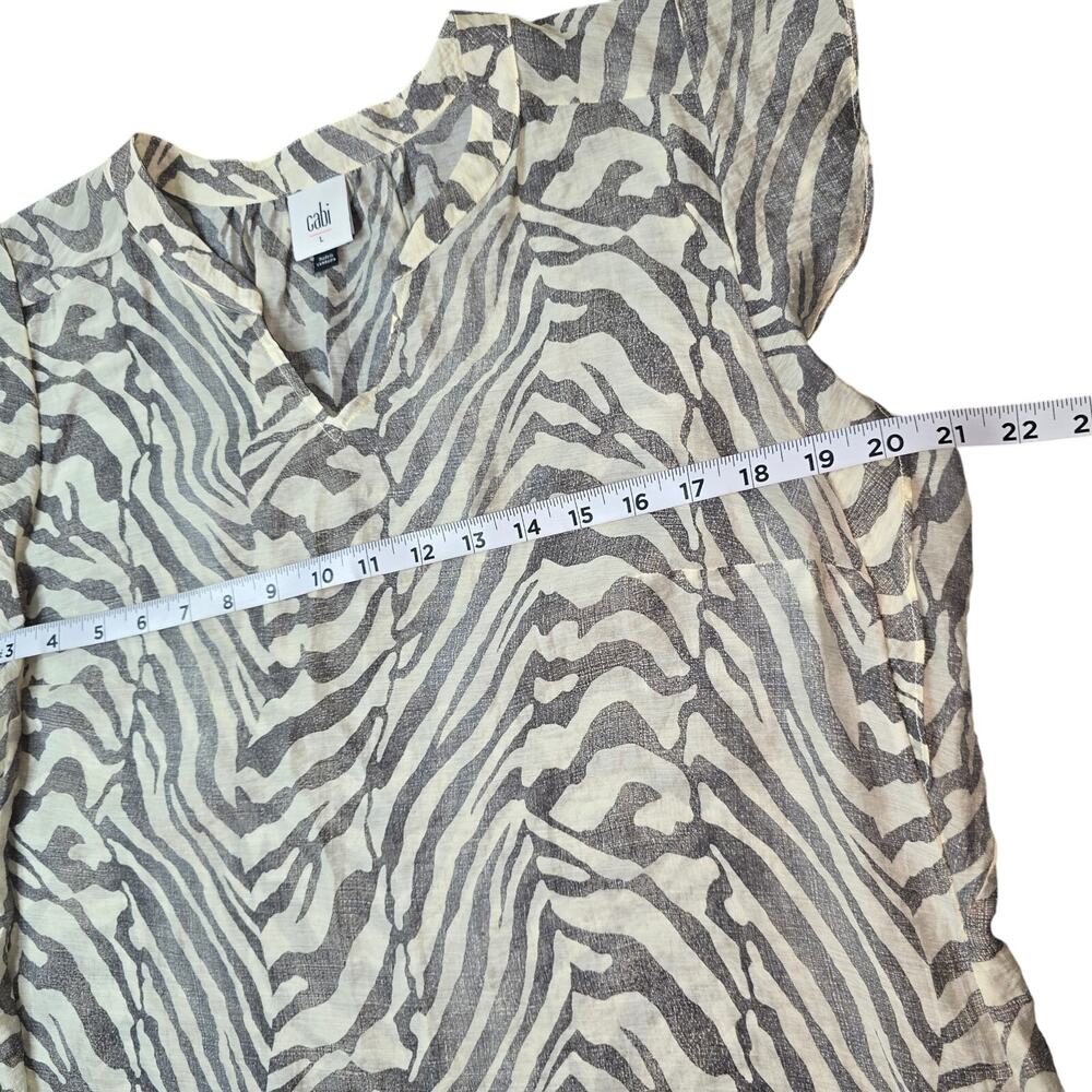 ⭐️Cabi Savannah Grayish Cream Zebra Animal Print Ruffled Blouse Sz L - Picture 7 of 9